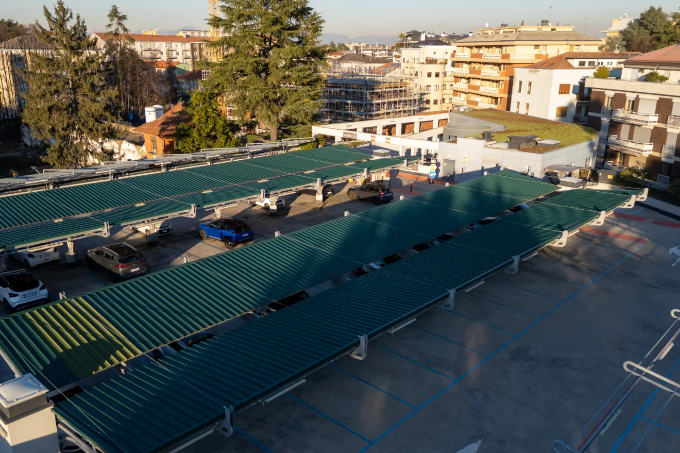 parcheggio-coperto-con-riparo-in-ferro