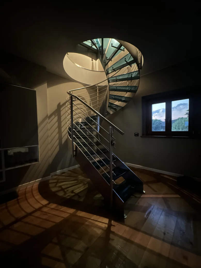scale-a-chiocciola-e-di-design-in-ferro-acciaio