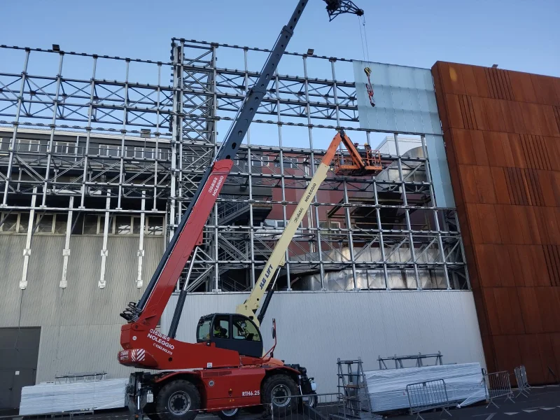 cantiere-con-macchine-da-lavoro